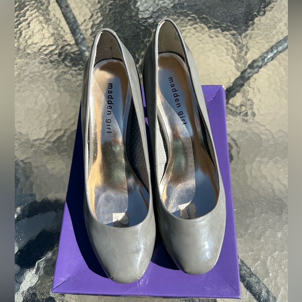Madden Girl 9.5 Gretta gray platform patent leather high heel pumps Y2K
